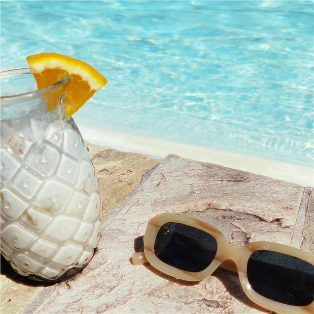 🌊🌞 Catching vibes and rays with the incredible @phoebe_rocher ! 🕶️ Whether she's hitting the waves or chilling poolside, Phoebe knows style and protection go hand-in-hand with our Mundaka Optic sunglasses. Dive into summer with a pair that suits your adventure.  #mundakaoptic #sunglasses #eyewear #
